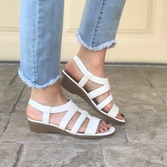 NIB White Comfort Slingback Kitten Wedge Sandal - Picture 5 of 9